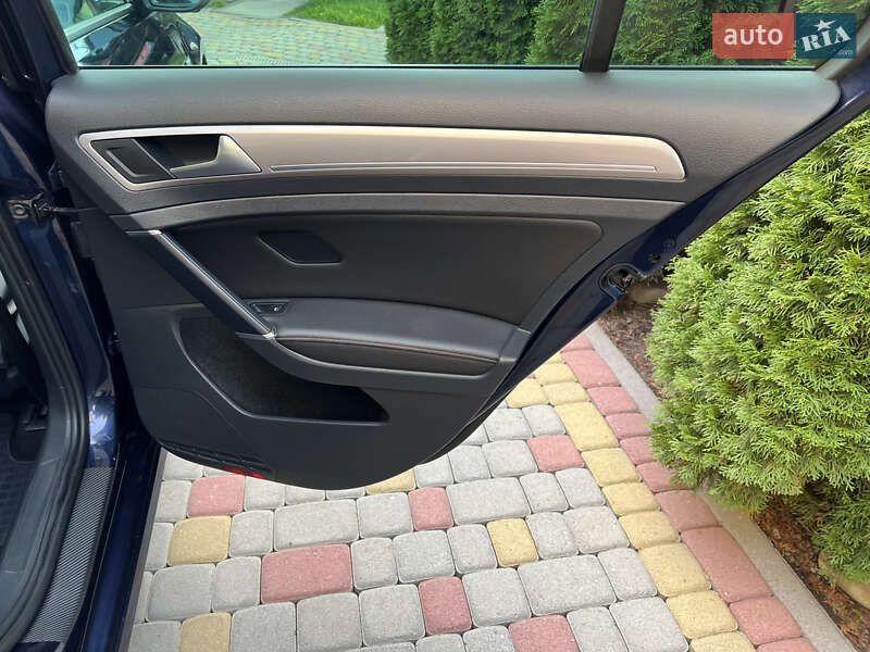 Volkswagen e-Golf 2016