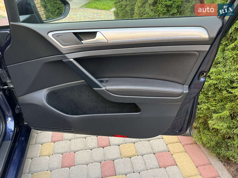 Volkswagen e-Golf 2016