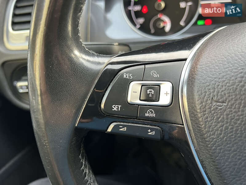 Volkswagen e-Golf 2016