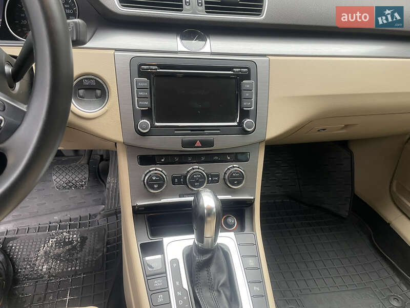 Volkswagen Passat 2012