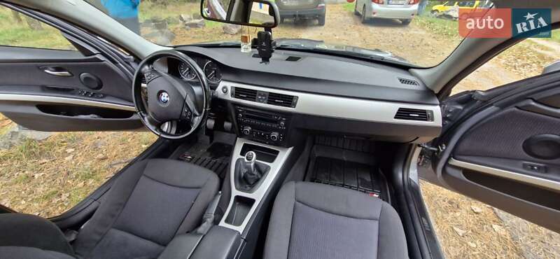 BMW 3 Series 2010