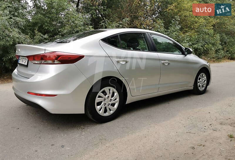 Hyundai Elantra 2018