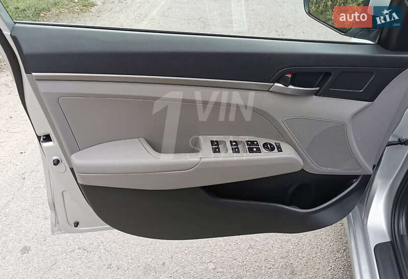 Hyundai Elantra 2018