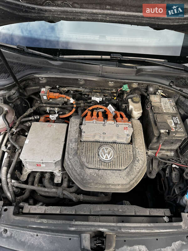 Volkswagen e-Golf 2016