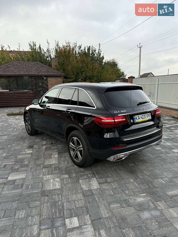 Mercedes-Benz GLC-Class 2019