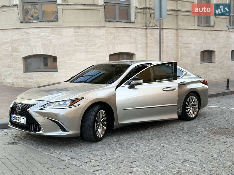 Lexus ES 2019
