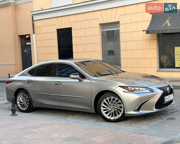 Lexus ES 2019