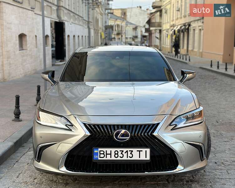 Lexus ES 2019