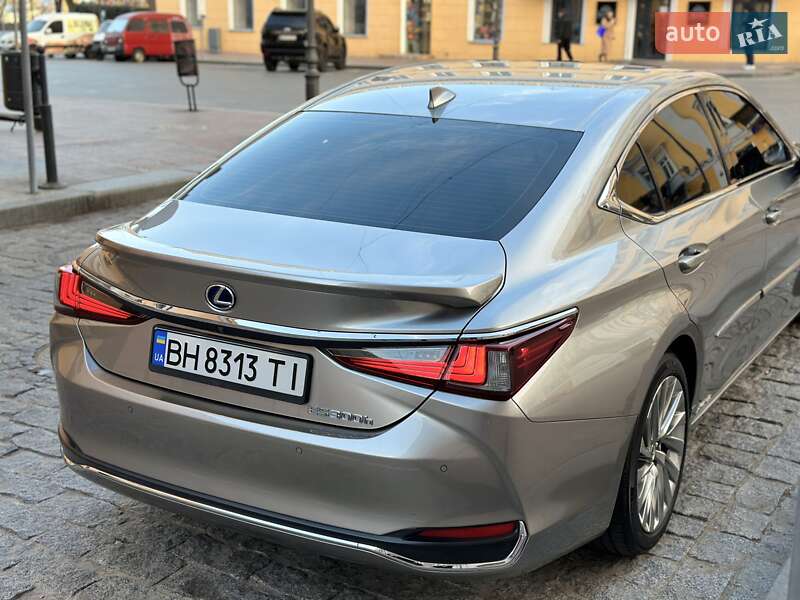 Lexus ES 2019