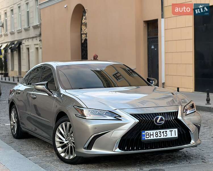 Lexus ES 2019