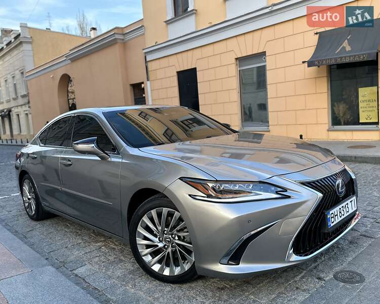 Lexus ES 2019