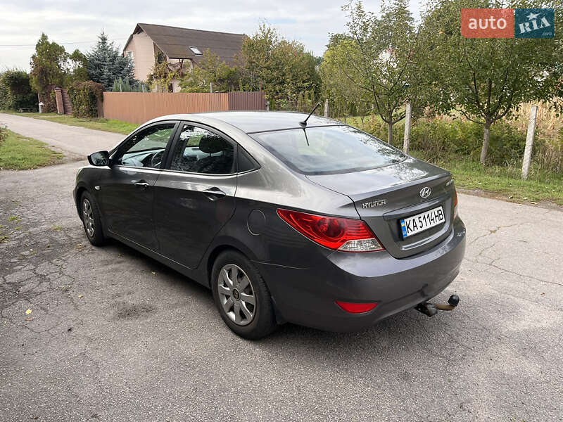 Hyundai Accent 2011