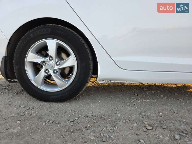 Hyundai Elantra 2015