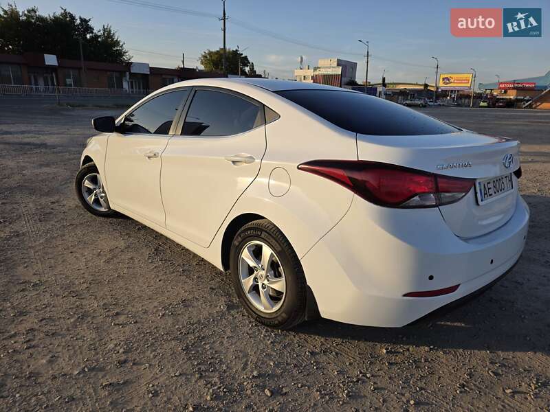 Hyundai Elantra 2015