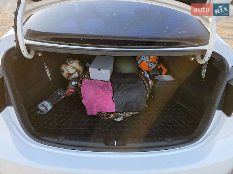 Hyundai Elantra 2015