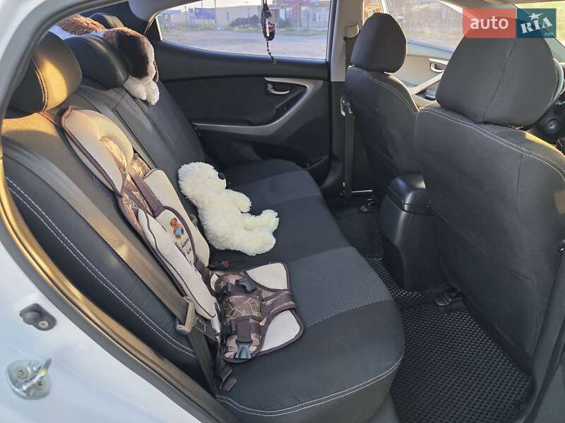 Hyundai Elantra 2015