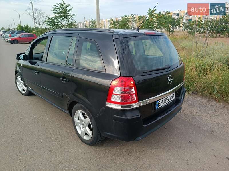 Opel Zafira 2011