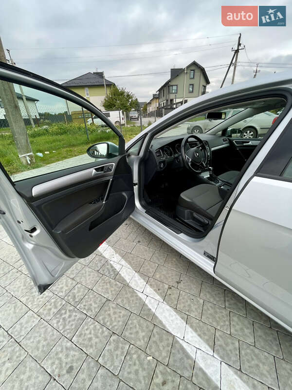 Volkswagen e-Golf 2015