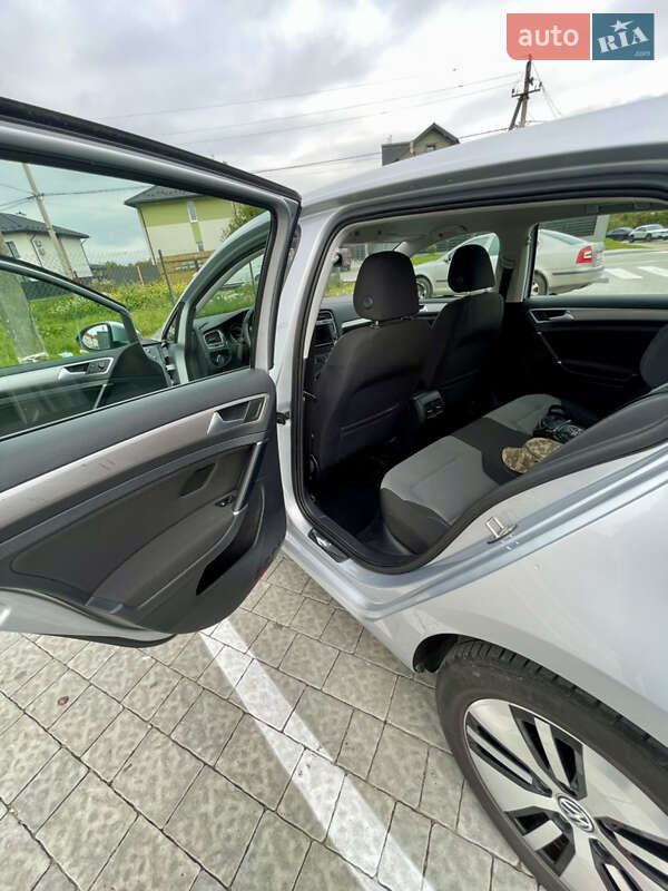 Volkswagen e-Golf 2015