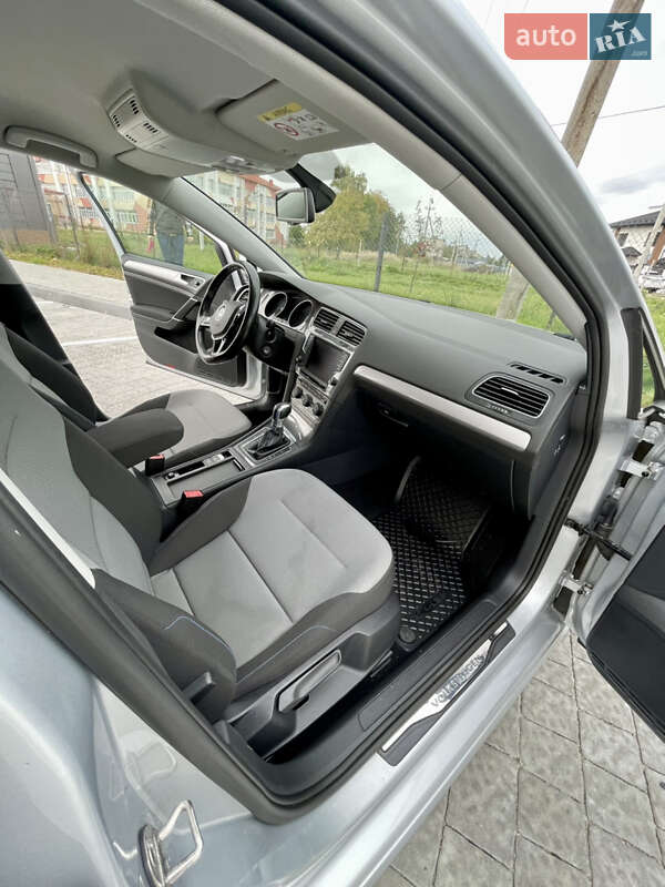 Volkswagen e-Golf 2015