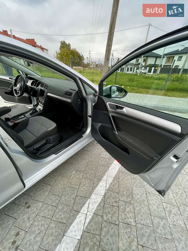 Volkswagen e-Golf 2015