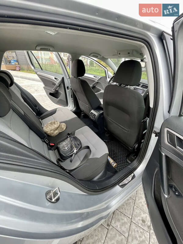 Volkswagen e-Golf 2015