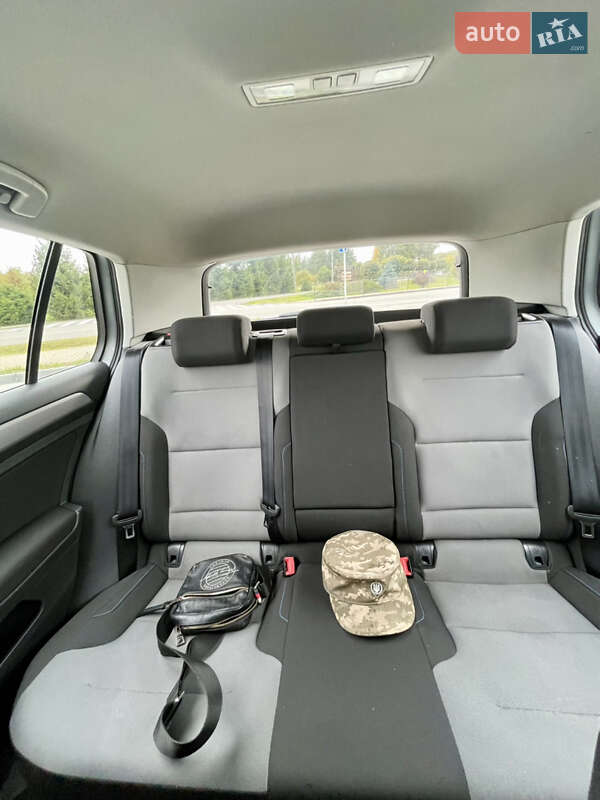 Volkswagen e-Golf 2015