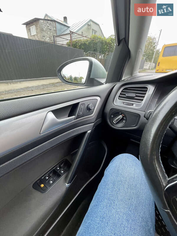 Volkswagen e-Golf 2015