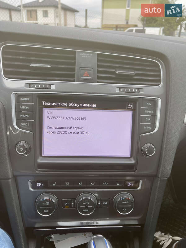 Volkswagen e-Golf 2015