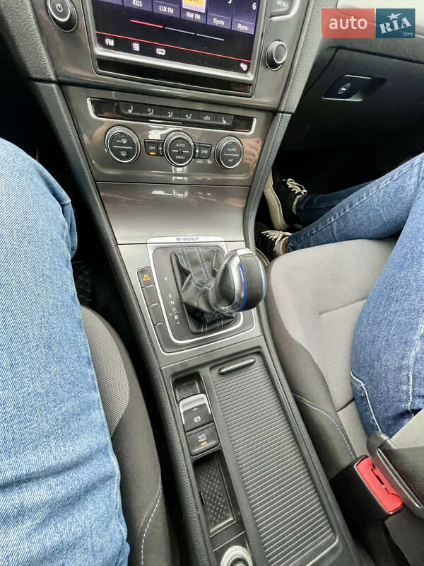 Volkswagen e-Golf 2015