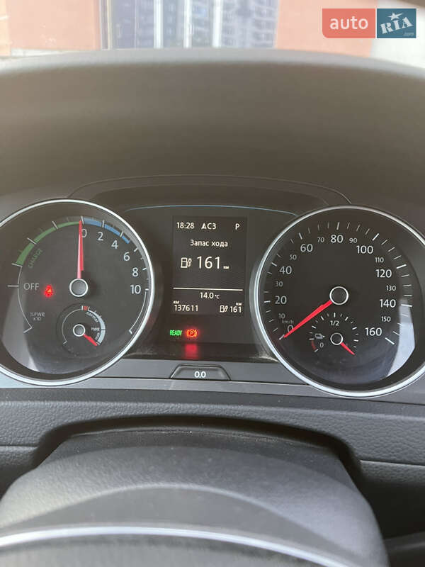 Volkswagen e-Golf 2015