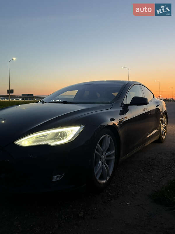 Tesla Model S 2013