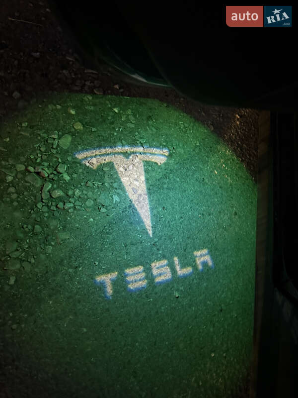 Tesla Model S 2013