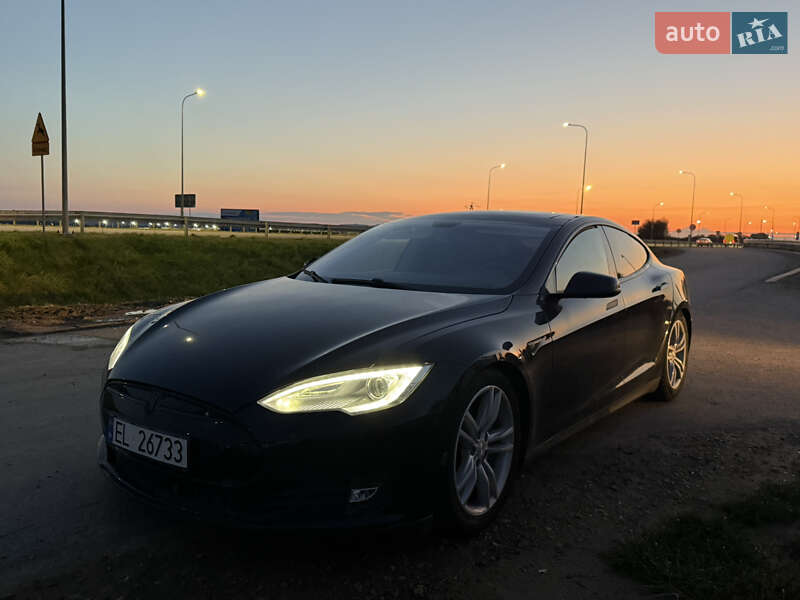 Tesla Model S 2013
