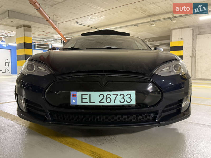 Tesla Model S 2013