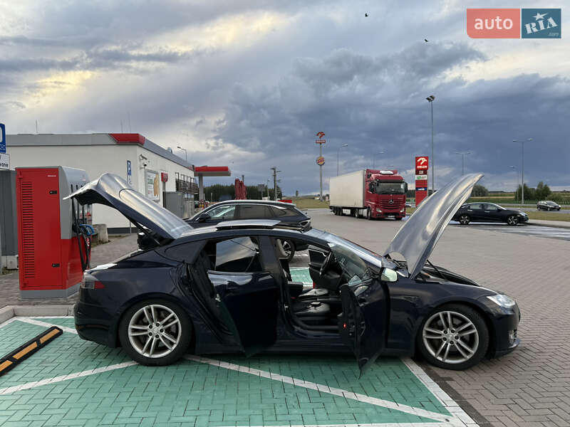 Tesla Model S 2013
