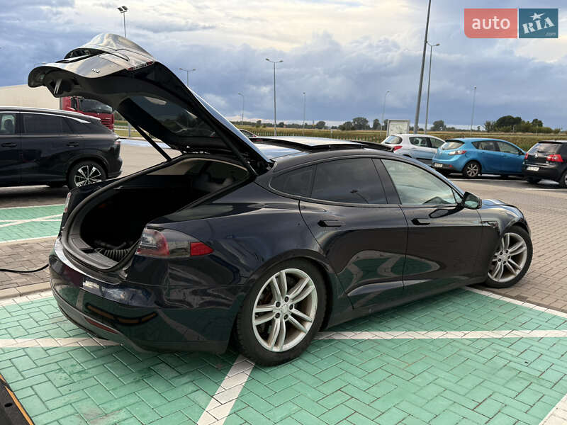 Tesla Model S 2013