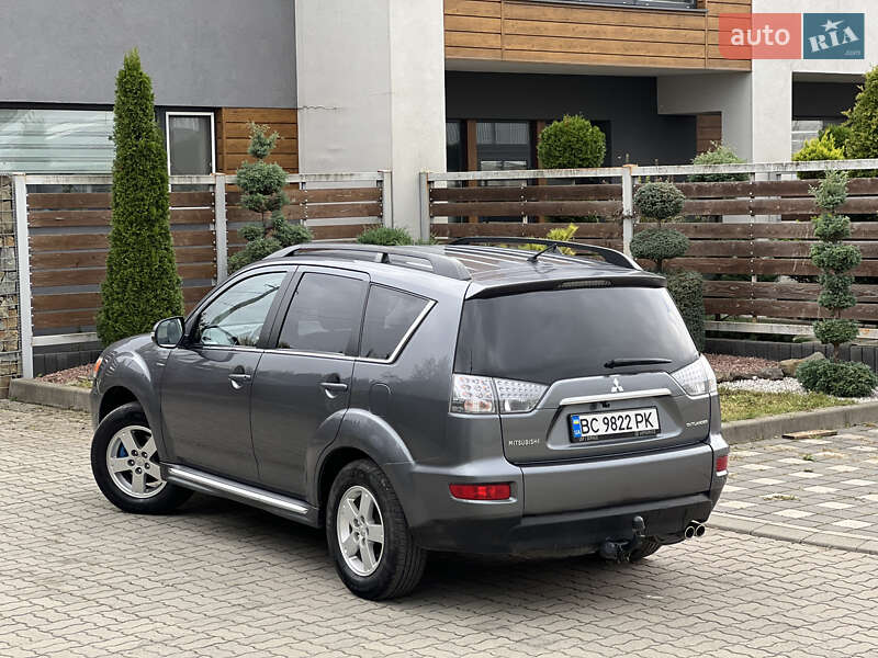 Mitsubishi Outlander 2011