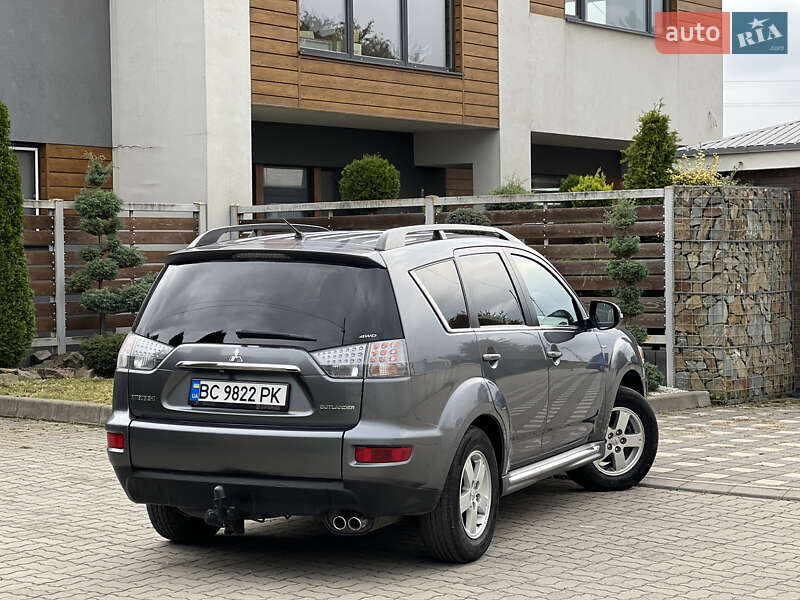 Mitsubishi Outlander 2011