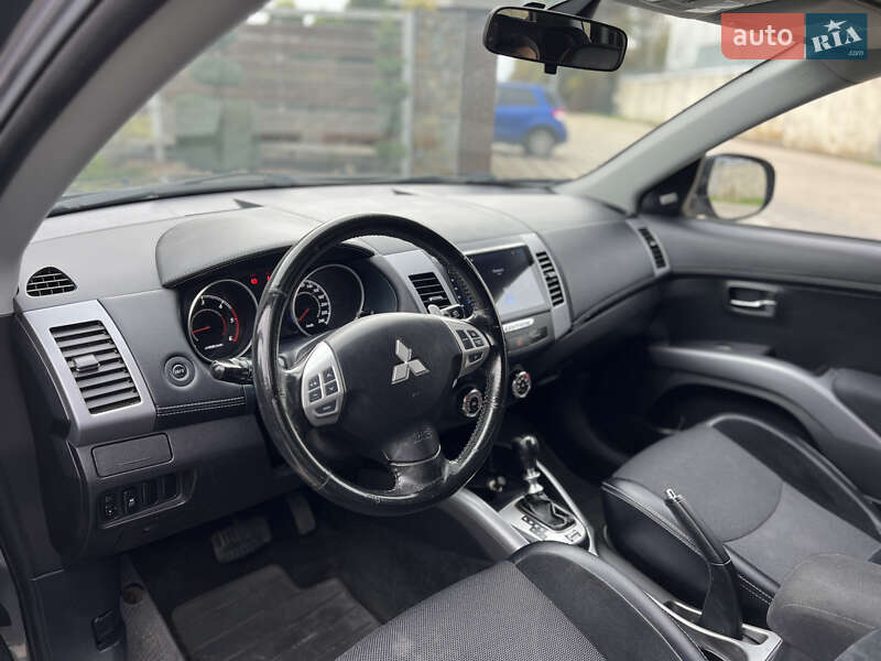 Mitsubishi Outlander 2011