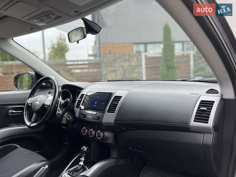 Mitsubishi Outlander 2011