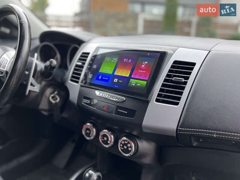 Mitsubishi Outlander 2011