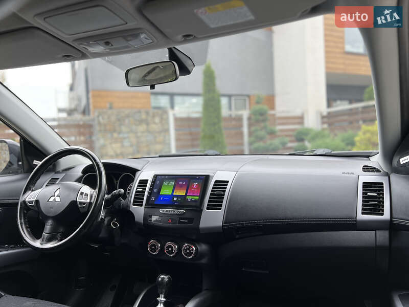 Mitsubishi Outlander 2011