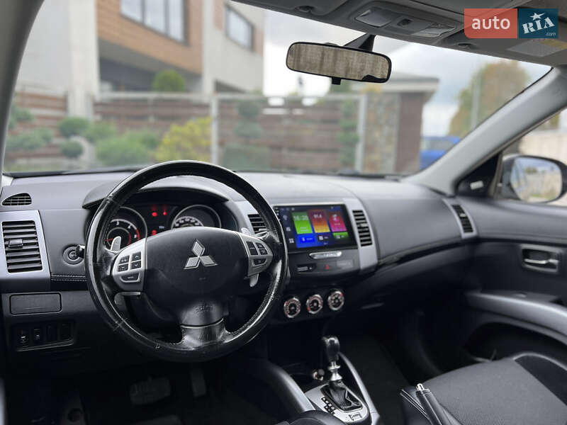 Mitsubishi Outlander 2011