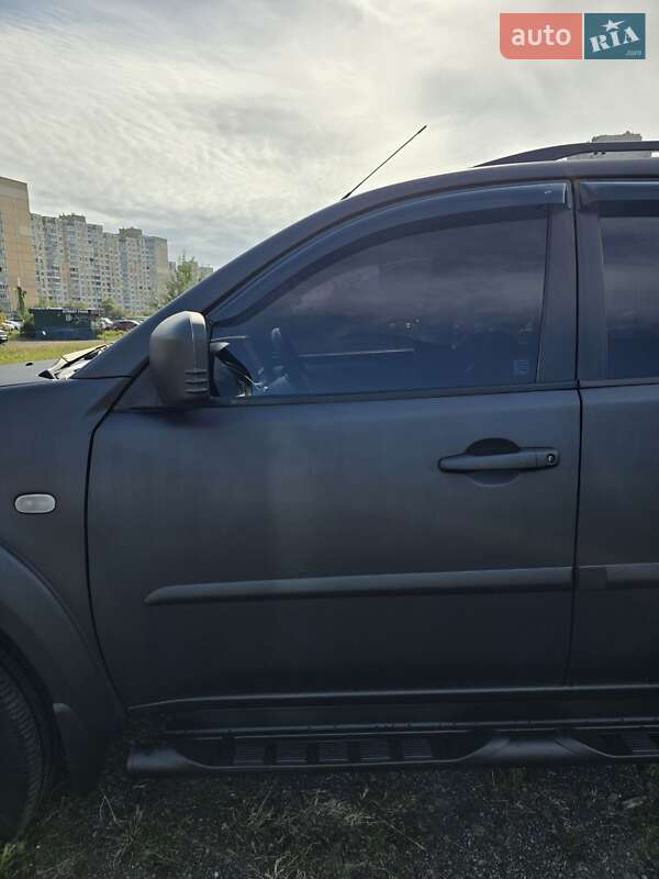 Mitsubishi Pajero Sport 2013