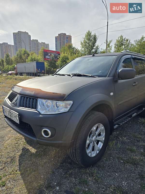 Mitsubishi Pajero Sport 2013