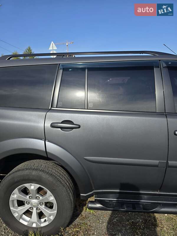 Mitsubishi Pajero Sport 2013