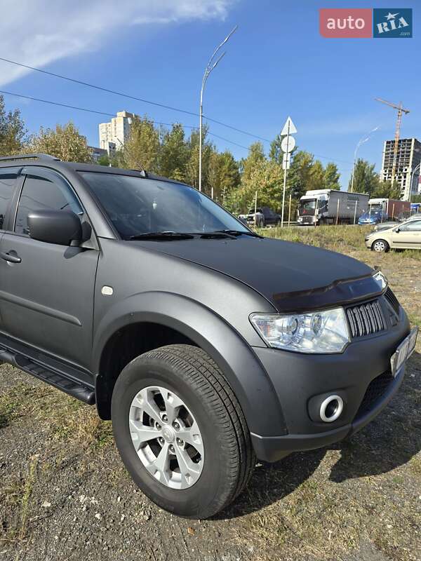 Mitsubishi Pajero Sport 2013