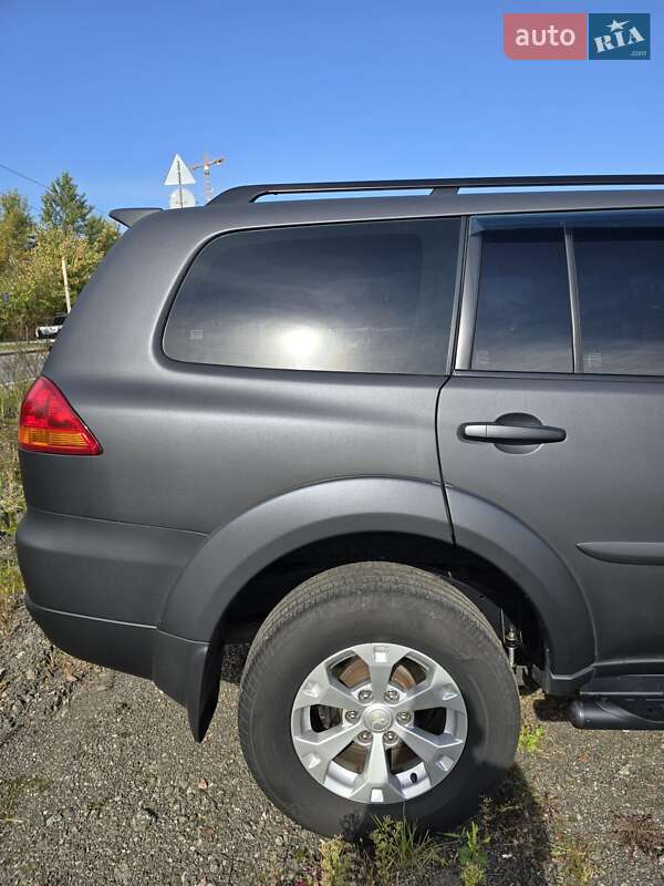 Mitsubishi Pajero Sport 2013