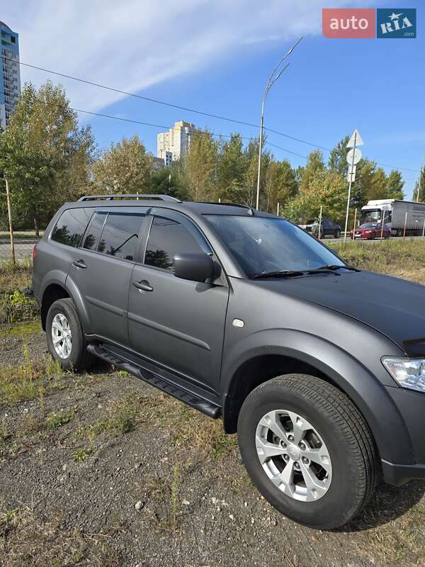 Mitsubishi Pajero Sport 2013